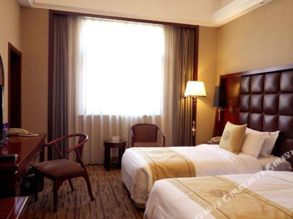 Jianguo Qianmen Hotel 4*