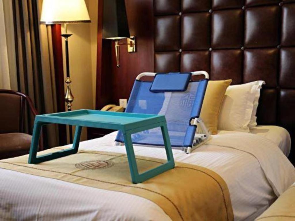Hotel Jianguo Qianmen 4*