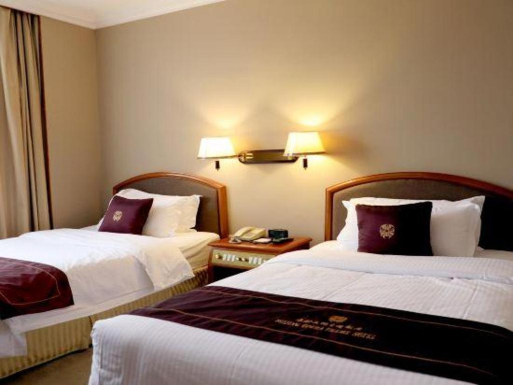 Jianguo Qianmen Hotel 4*